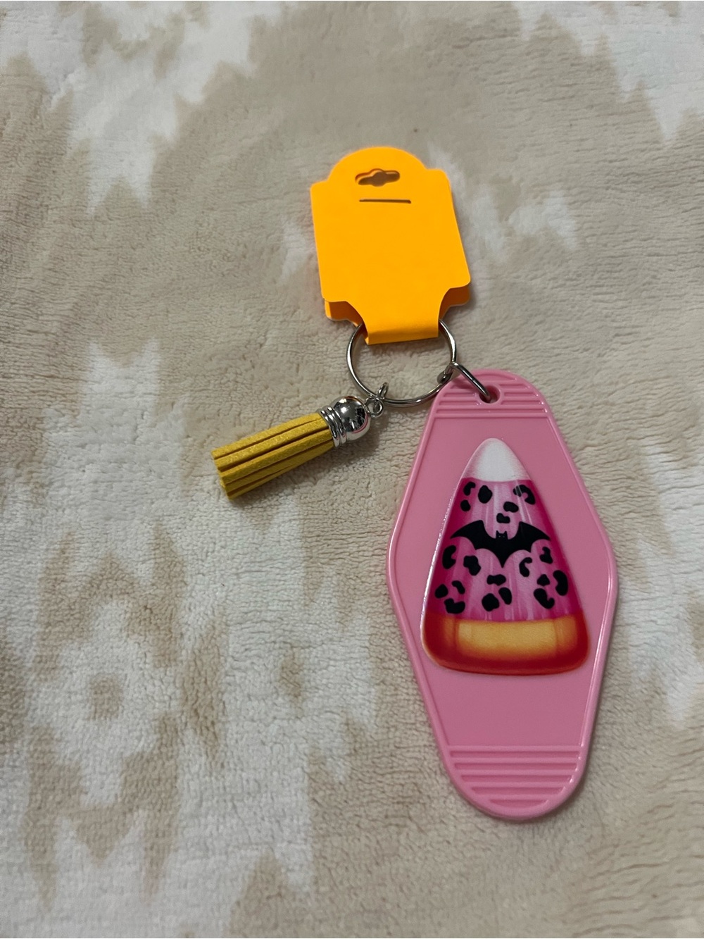 Candy Corn Keychain 🦇 - Picture 3 of 3